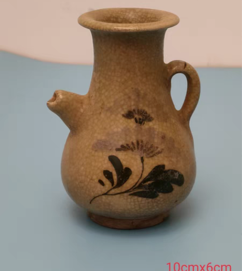 包邮拆迁收来小瓷瓶，器型独特，绘有吉祥图案...