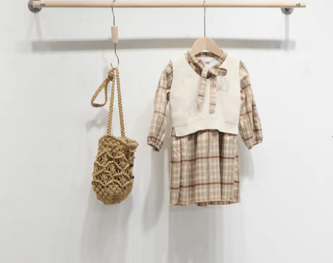 转卖【家装节价】童装店创意服装架正面挂衣架...