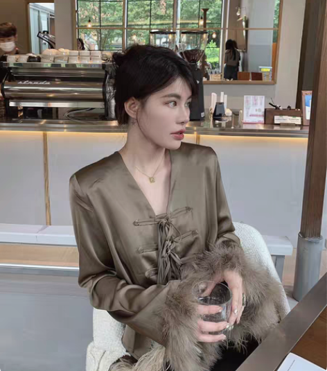 LUVMUSE.新中式盘扣小众设计V领纯色...