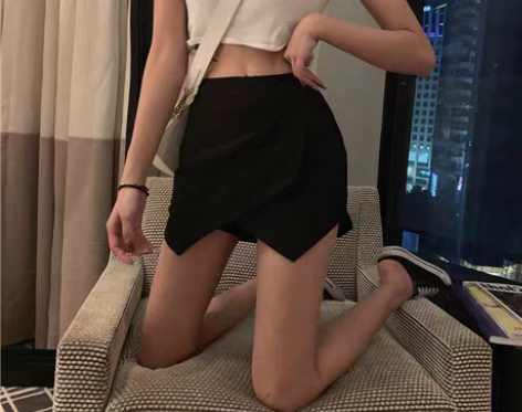 转卖2021新款不规则黑色短裙性感包臀修身...