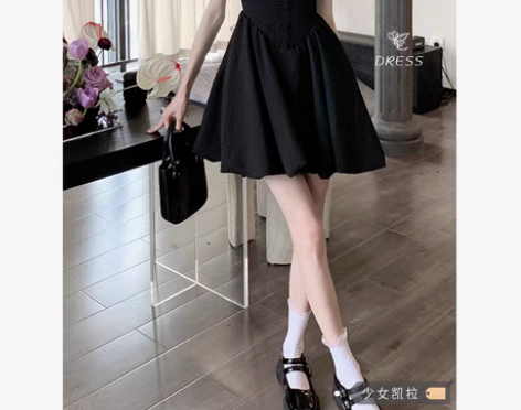 转卖黑色后背蝴蝶结连衣裙女夏季2022年新...