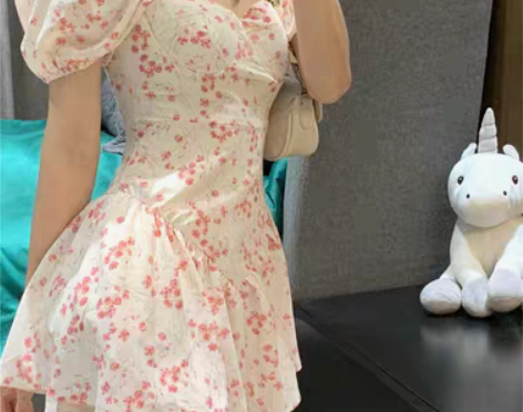 转卖纯欲甜辣妹高级性感法式方领泡泡袖茶歇碎...