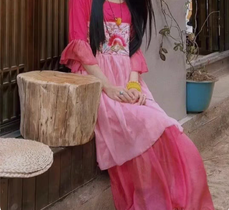 原创设计民族风文艺复古松桃绣花粉色玫红渐变...