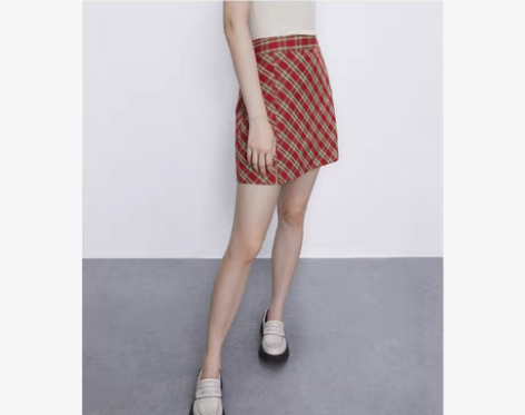 转卖UR春夏新品青春女装文艺英伦风格纹薄款A型半裙YL10R...