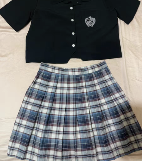 接上集接上集，出闲置衣服，可议价，多件优惠...