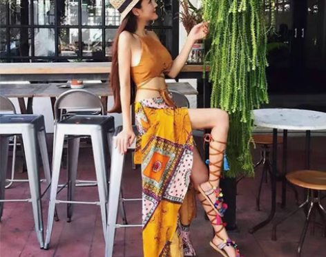 转卖【拍照穿】泰国民族风 露背挂脖绑带上衣...