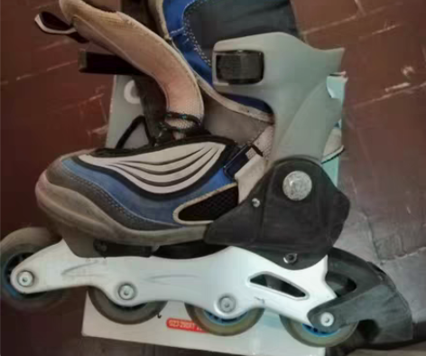 品牌轮滑鞋，37~39码，买时400元多，...