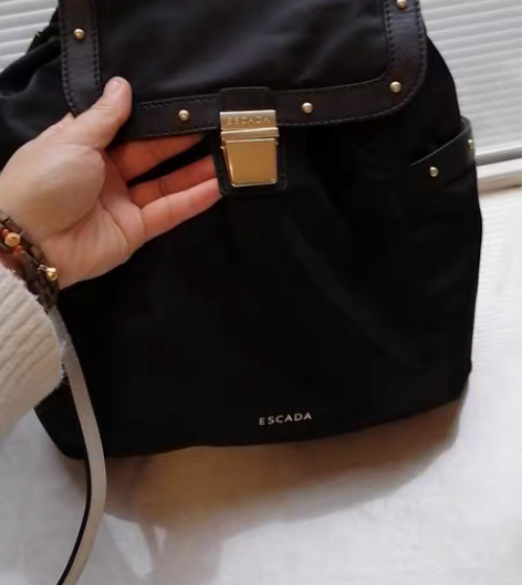 小众的奢侈品牌，它家我一条连衣裙都要几千，...