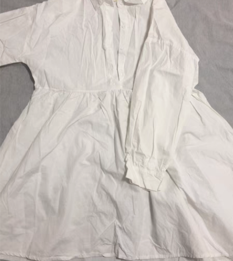 白色衬衫裙子，是薄款[比心] 放在衣柜里时...