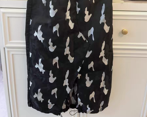 包邮全新达丽坊黑白迷彩半身裙 s码数105...