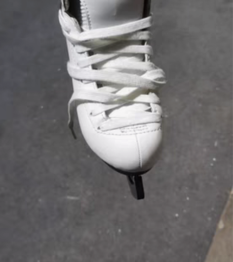 几乎全新花滑冰刀，29码小了。连兜子护具一...