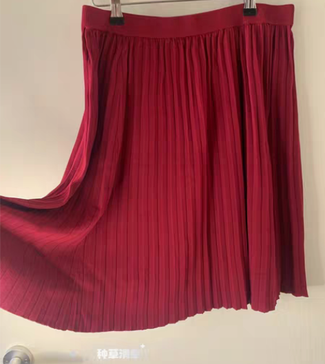 包邮全新，全新包装，毛织中裙，质量纱线非常...