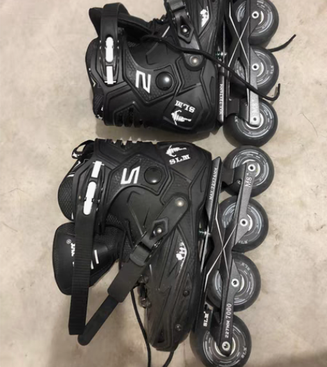 包邮39 码溜冰鞋,橡胶车轮。 感兴趣的话...