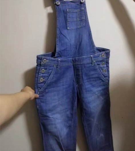 包邮背带牛仔裤，牛仔裤一律50一条，身高1...