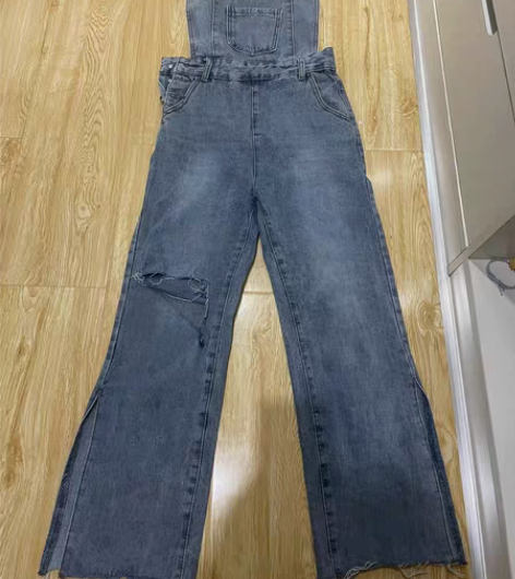 包邮（不退不换）阔腿破洞牛仔裤背带裤微喇牛...