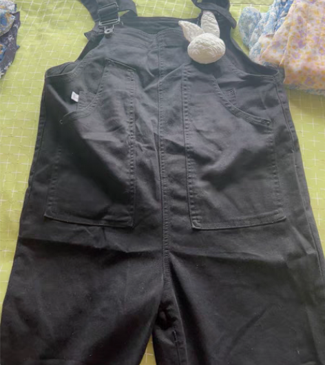 包邮黑色背带牛仔裤 只穿过一次 已洗干净M...