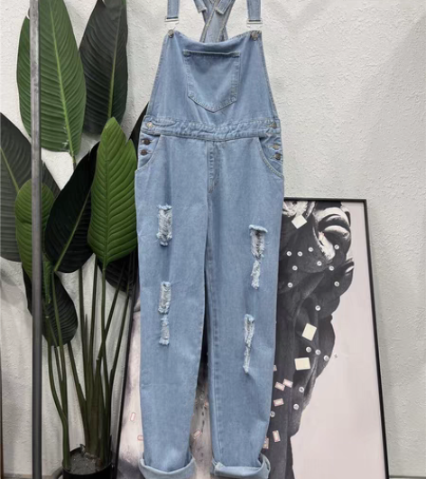 出一条破洞背带裤牛仔裤,oversise风...