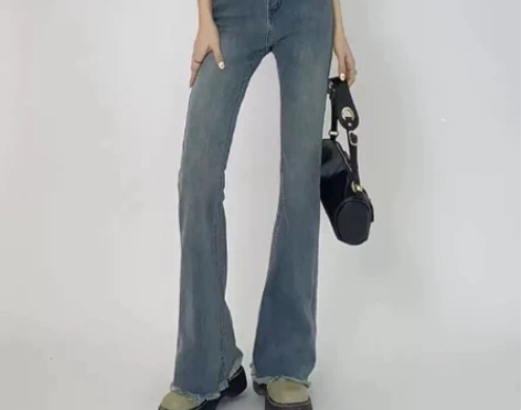 转卖仅试穿复古毛边弹力微喇叭牛仔裤女202...