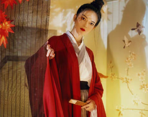 转卖追风侠 民族装舞台装。衣服是四件套，白...