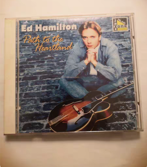 包邮音乐CD,品相如图,播放流畅,有些丝纹...