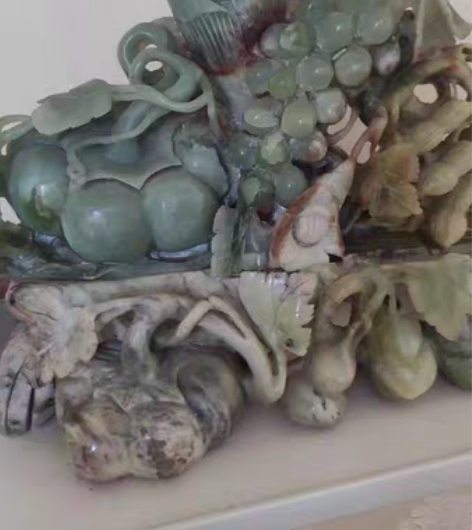 包邮整块岫岩玉原石玉雕摆件，朋友送的，没地...