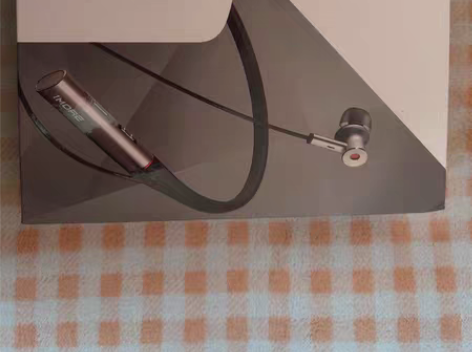 万魔耳机，自带环境降噪，成色嘎嘎新，喜欢的...