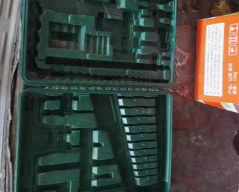 转卖120件套工具箱,全新没使用过,外观轻...