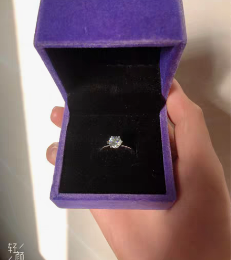 莫泊桑钻戒，专柜验过，几乎全新，圈口可调节...