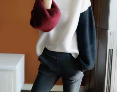 转卖红与黑 软糯撞色小喇叭袖 白色拼色圆领...