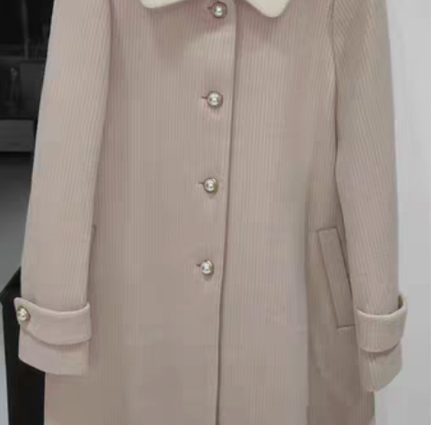 北京银座和谐广场购入的朝花夕拾牌羊毛大衣，...