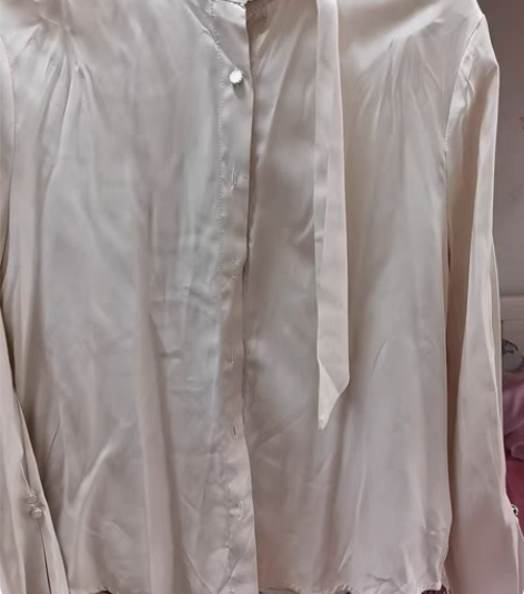 朝花夕拾品牌专柜杏色缎面气质衬衫，m码，1...