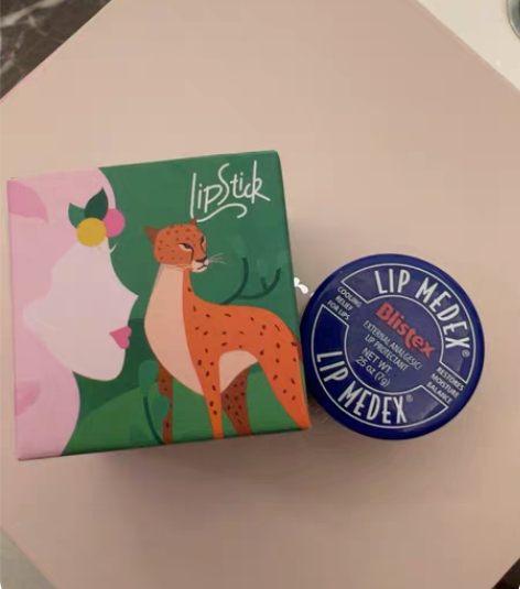 朋友送的Blistex润唇膏 家里太多了闲...