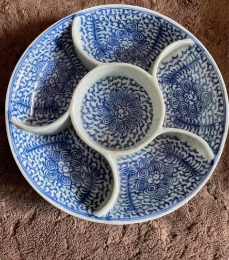 嘉庆青花缠枝莲格盘调色盘 全品，无修无冲线...