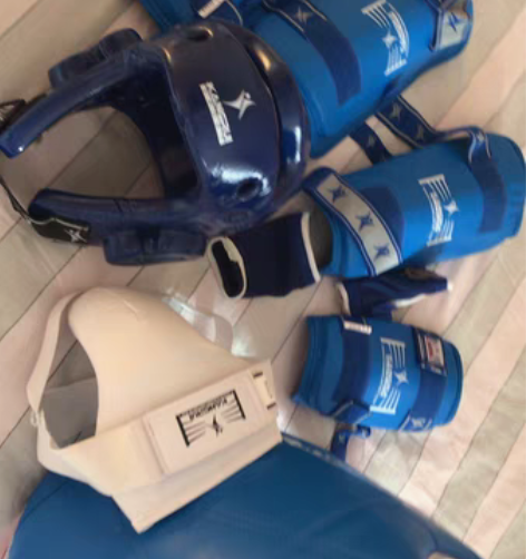 康瑞跆拳道护具全新转让康瑞品牌，蓝色，适合身高1-1.2m，...