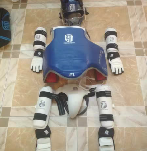 利俊跆拳道护甲，95新，xs码，穿着两次，...