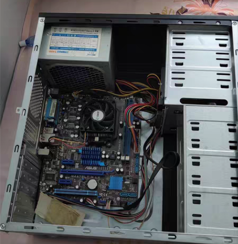 破烂电脑一台只知道华硕的,具体型号已经拍了...