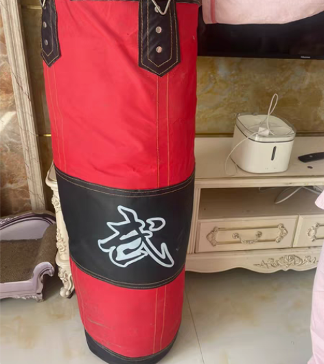 拳击沙袋，买来家里不方便吊起来现在便宜出售...