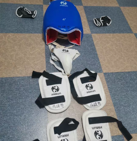 跆拳道护具,只用过几次 感兴趣的话点“我想...