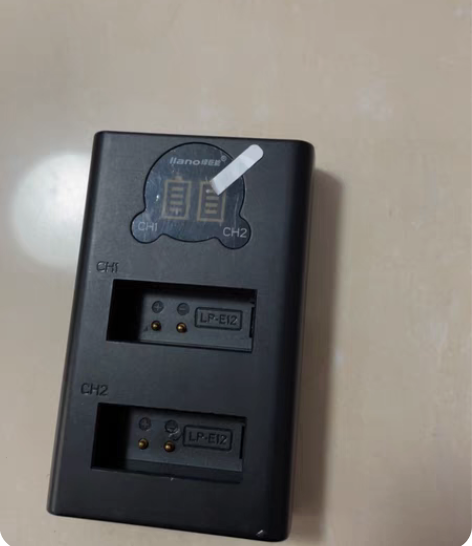 几乎全新数魅佳能用E12充电器、感兴趣的拍...