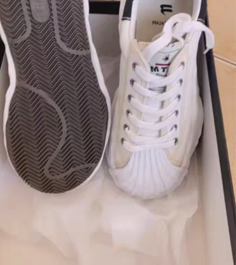 包邮女士溶解底休闲运动鞋老爹鞋白色帆布鞋。...