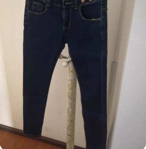 包邮牛仔裤，腰围68，裤长92 感兴趣的话...