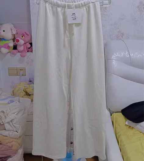 包邮全新的加厚羊绒阔腿裤。买来没穿过。今年...