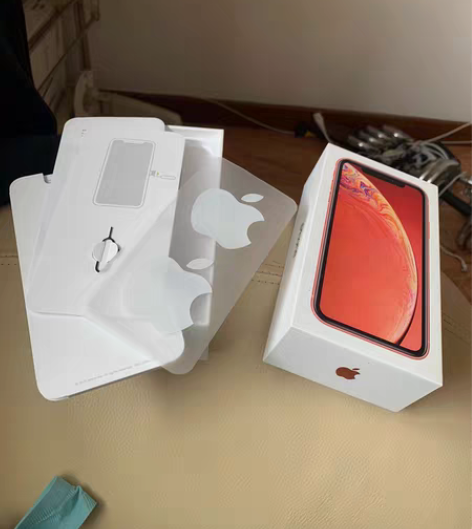 iPhone原装手机盒，带说明书，贴纸和取...