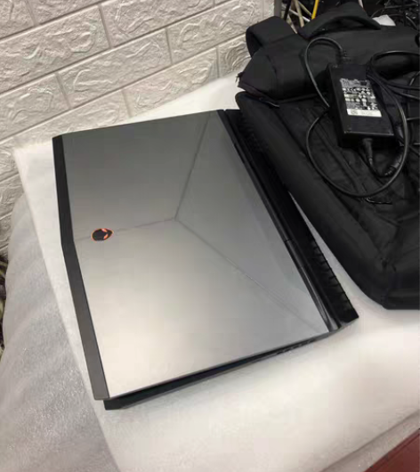 成色好 只有五千多 外星人17R4 处理器...