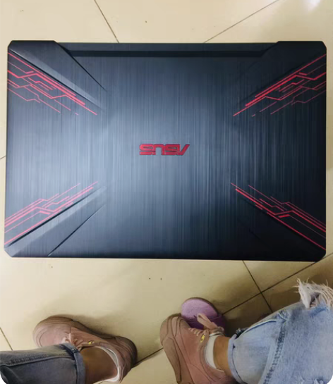 华硕游戏本，几年前买的，正常使用，小瑕疵，...