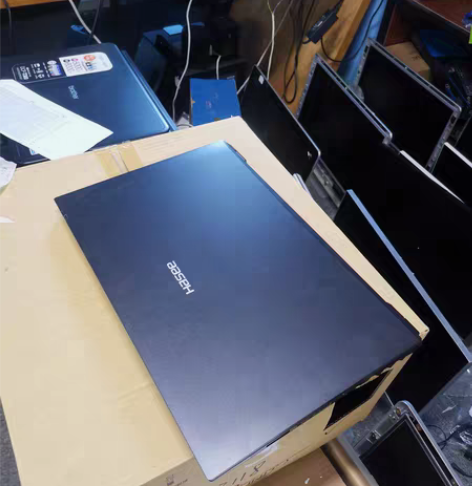 包邮战神笔记本，漂亮款... 配置： 品牌...