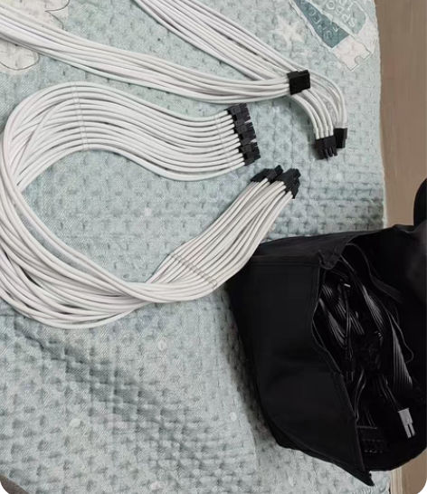 包邮酷冷至尊V750电源,京东购入,送三根...