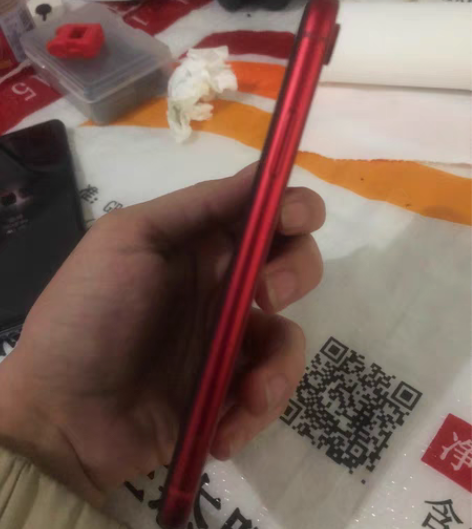 苹果Xr，64美版无锁系统14.7的老系统...