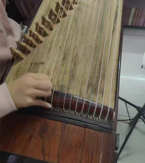 有闲置古筝六七台。特低价出售。 音色不差。...