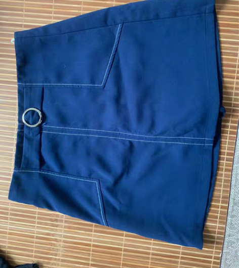 包邮金苑短裙M 九成新 感兴趣的话点“我想...